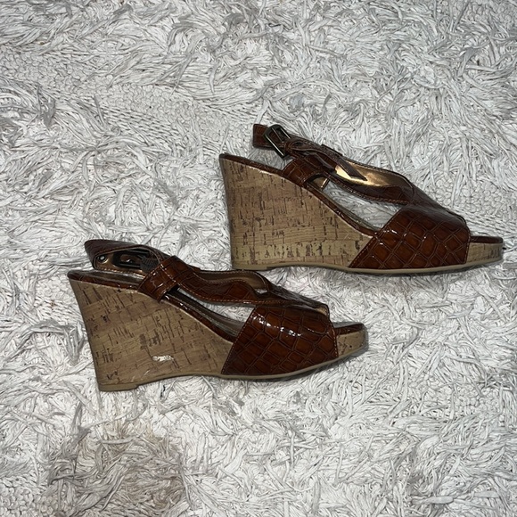 Leather patterned wedge heels - Picture 5 of 8